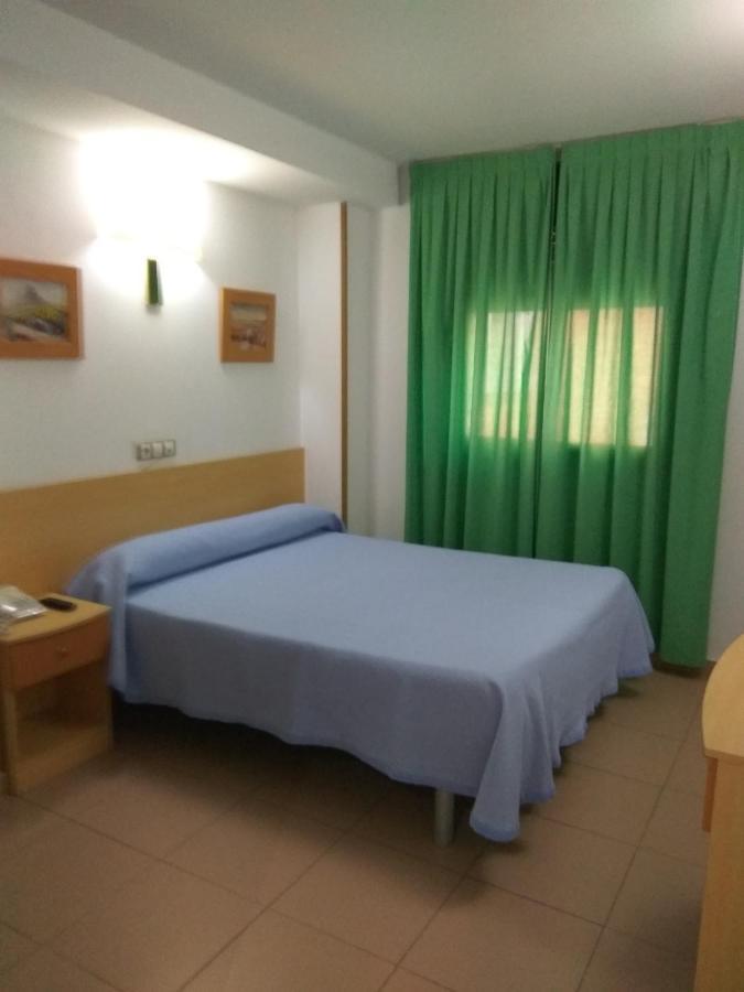 Hostal El Arco Mejorada Del Campo Exterior foto