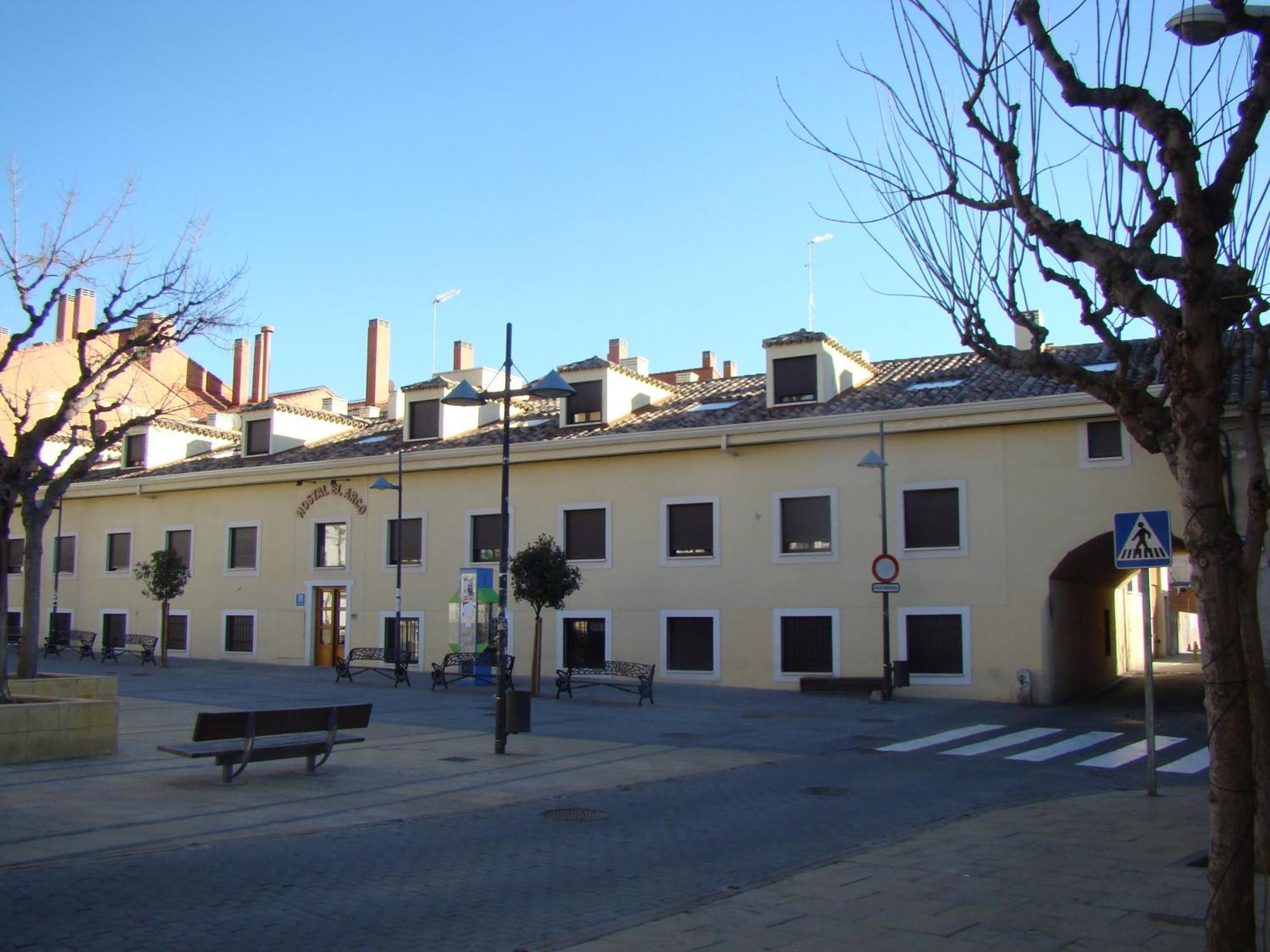 Hostal El Arco Mejorada Del Campo Exterior foto
