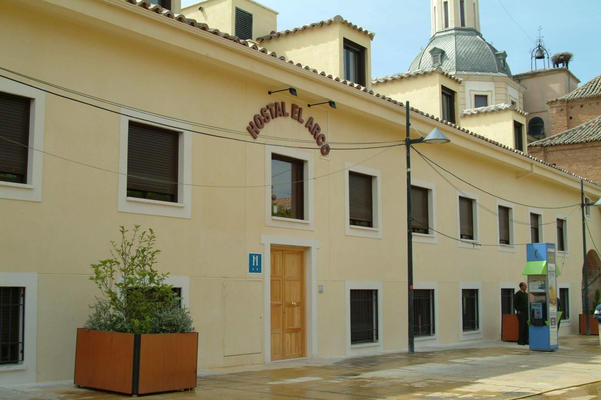 Hostal El Arco Mejorada Del Campo Exterior foto