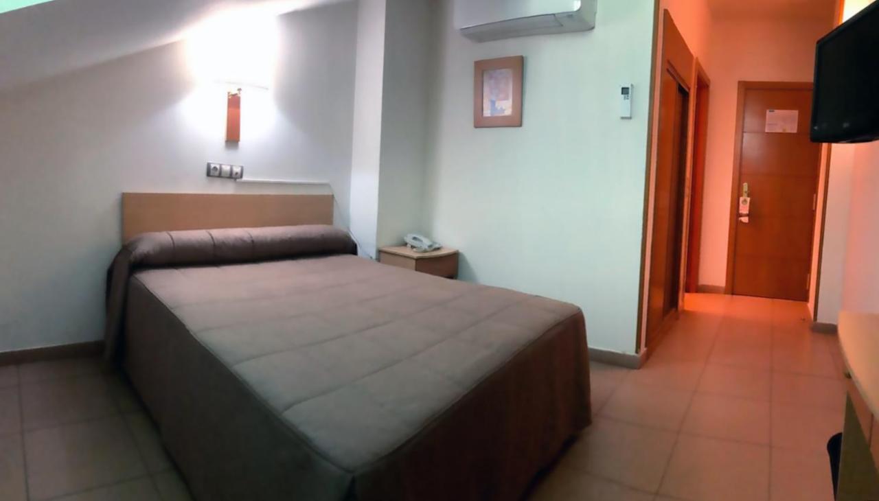 Hostal El Arco Mejorada Del Campo Exterior foto
